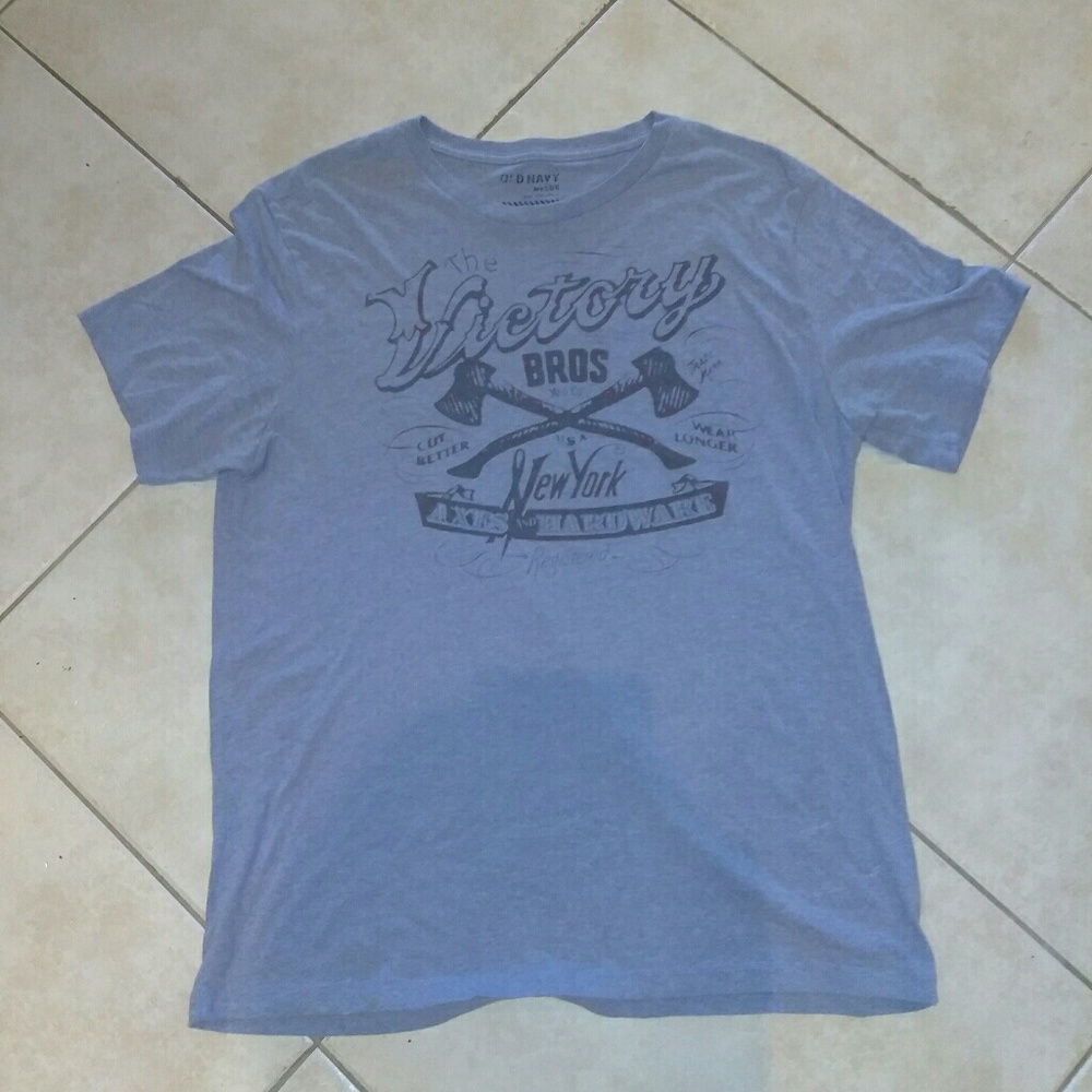 A lg mens Old Navy Graphic T Shirt